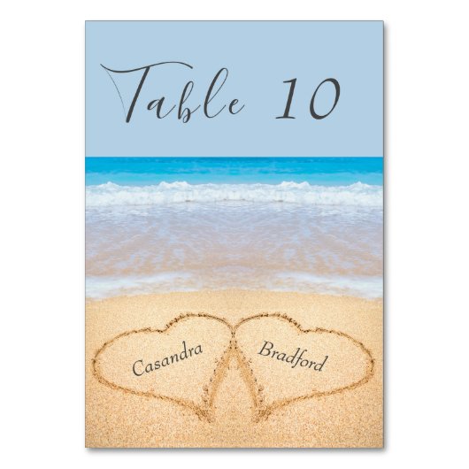 Chic Dusty Blue Beach Bruiloft 2 Harten in Zand Kaart (Voorkant)