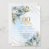 Chic Dusty Blue White Flowers 90th Birthday Invite Kaart (Voorkant)