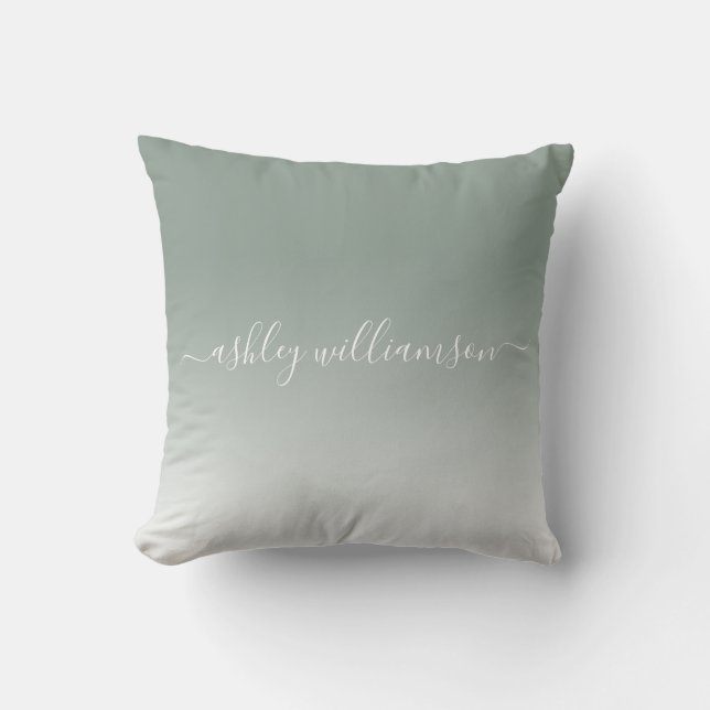 Chic Dusty Green White Ombre Effect Monogram Naam Kussen (Voorkant)