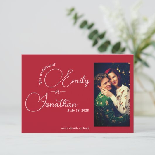 Chic Editorial Deep Red One Photo QR Code Wedding Informatiekaartje (Staand voorkant)