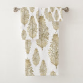 Chic Elegant White en Gold Fern Leaf Pattern Bad Handdoek (Insitu)
