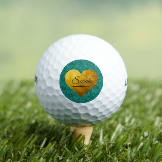 Chic Emerald Glitter Gold Heart Name Monogram Golfballen (Insitu Shirt)