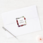 Chic en Elegant Custom Red Floral Wedding Vierkante Sticker (Envelop)