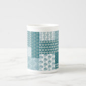 Chic Ethnic Faux Patchwork Patroon, Blauwgroen en  Porselein Kop (Voorkant)