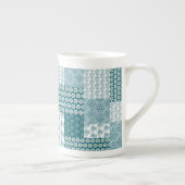 Chic Ethnic Faux Patchwork Patroon, Blauwgroen en  Porselein Kop (Rechts)