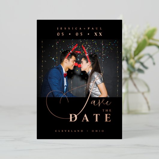 Chic Exquisite Script Photo Christmas Rose Gold  Folie Uitnodiging (Staand Voorkant)