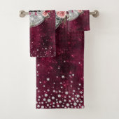 Chic faux Silver Glitter Burgundy Floral monogram Bad Handdoek (Insitu)