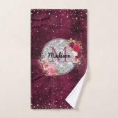Chic faux Silver Glitter Burgundy Floral monogram Bad Handdoek (Handdoek)