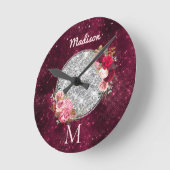 Chic faux Silver Glitter Burgundy Floral monogram Ronde Klok (Hoek)