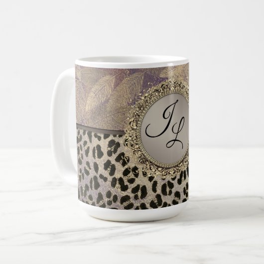 Chic Feathers met Leopard Print Monogram Koffiemok (Voorkant links)