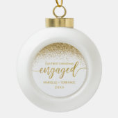 Chic First Kerstmis - Gold Glitter Script Keramische Bal Ornament (Voorkant)