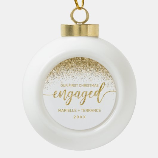 Chic First Kerstmis - Gold Glitter Script Keramische Bal Ornament (Voorkant)