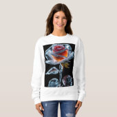 Chic Floral Elegance: Vrouwen Roos Design T-shirt (Voorkant volledig)