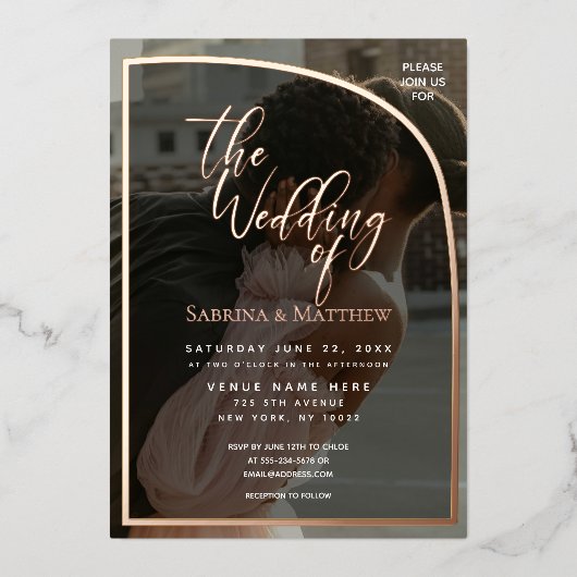 Chic Floral Wreath Wedding Folie Uitnodiging (Voorkant)