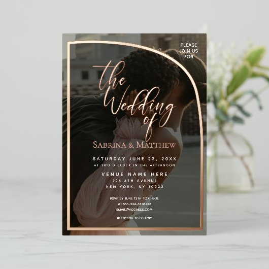 Chic Floral Wreath Wedding Folie Uitnodiging (Staand Voorkant)