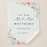 Chic French Garden Floral Peony New Mr. & Mrs. Sherpa Deken<br><div class="desc">Chic French Garden Floral Peony Border Design - met handgeschilderde waterverf bloemen en gebladerte, en elegant script kalligrafie lettertype. Een charmante look in een pastel kleurenpalet dat perfect is voor een lente- of zomertuinbruiloft. Met gevoelens van het Franse platteland, zal dit zachte romantische bloemontwerp uw land, schuur of buitentrouwlocatie complimenteren....</div>