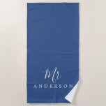 Chic Future Mr Classic Blauwe Monogram Strandhandd Strandlaken<br><div class="desc">Chique badhanddoek met monogram met de tekst Mijnheer in witte elegante schrijfletter op een klassieke blauwe achtergrond. U kunt deze luxe badhanddoek personaliseren met uw achternaam na het huwelijk. Perfect cadeau voor het pasgetrouwde stel met de bijpassende badhanddoek voor Mevrouw of voor de bruidsjonker. Exclusief voor u ontworpen door Happy...</div>