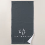 Chic Future Mr Off-Black Monogram Strandlaken<br><div class="desc">Chic-off-black monogrammed strandhanddoek met de tekst Mr. in witte elegante manuscriptkalligrafie. Je kunt deze luxe badhanddoek aanpassen met je getrouwde naam. Perfect geschenk voor het pas gehuwde koppel met de passende mevrouweldoek of voor het vrijgezellenfeest. Exclusief voor u ontworpen door Happy Dolphin Studio. Neem contact met ons op via happydolphinstudio@outlook.com...</div>