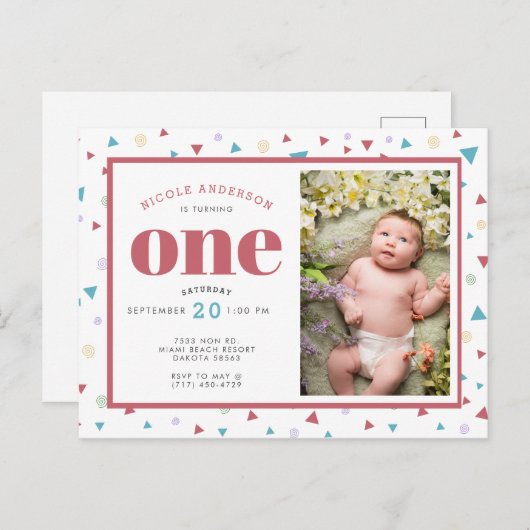 Chic Geometric Triangle en Swirls First Birthday Aankondigingskaart (Voorkant / Achterkant)