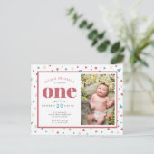 Chic Geometric Triangle en Swirls First Birthday Aankondigingskaart (Staand voorkant)