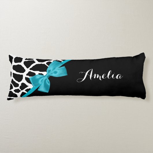 Chic Giraffe print Aqua Blue Ribbon Bow met naam Lichaamskussen (Voorkant)