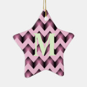 Chic Girly Patroon Monogram roos Roze Chevron Keramisch Ornament (Rechts)