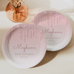 Chic Glitter Drip 30th Birthday Party Pink Papieren Bordje<br><div class="desc">Deze elegante borden van het 30e verjaardagsfeestje zijn voorzien van een lichtroze faux glitter drip border en een roze ombre background. Personaliseer hen met de naam van de gast van eer in het handschrift van het roos,  met haar verjaardag en datum hieronder in sans serif doopvont.</div>