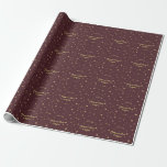Chic Gold Confetti Love Bourgogne bruiloft Cadeaupapier<br><div class="desc">Gewoon koninklijke elegantie: 'liefde' voor een gouden foliescript, met twee harten, faux gouden folieconfetti op de Bourgogne/champagne achtergrond. Het gebruik past het hulpmiddel aan om alle noodzakelijke informatie toe te voegen. U kunt de grootte, de doopvont, de kleur en de formulering veranderen. Voor meer informatie, zie mijn Gold Confetti Burgundy/Champagne...</div>