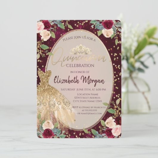 Chic Gold Dress Tiara, Burgundy Rozen Quinceañera Kaart (Staand voorkant)