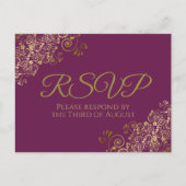 Chic Gold Frills op Cassis Paars Wedding RSVP Briefkaart (Voorkant)
