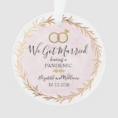 Chic Gold gehuwd tijdens Pandemische kerstmis Ornament (voorkant)