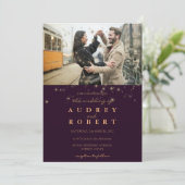 Chic Gold Glitter Burgundy Photo Wedding Kaart (Staand voorkant)