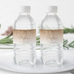 Chic Gold Glitter Drip 80th Birthday Party Waterfles Etiket<br><div class="desc">Deze chic,  feminine 80ste verjaardagsfeestje waterfleslabels zijn voorzien van een dunne gouden faux glitter-dripgrens en gouden achtergrond. Pas ze aan met haar naam in een goudkleurig handschrift,  met haar verjaardag en datum hieronder in een sans serif lettertype.</div>