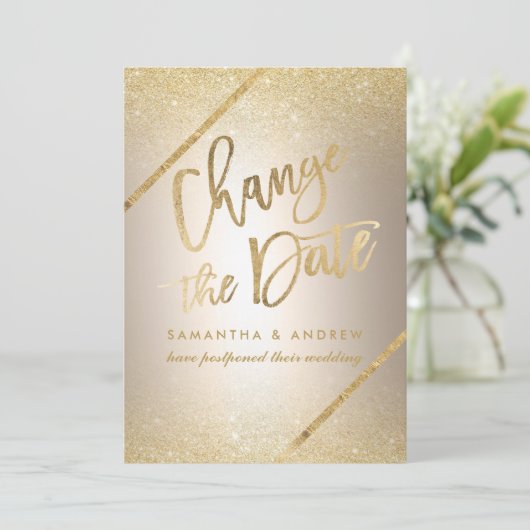 Chic gold glitter script metallic verandering de d save the date (Staand voorkant)