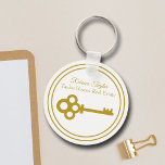 Chic Gold Key Real Estate Company Custom Realtor Sleutelhanger<br><div class="desc">Deze sleutelhanger van de chemische makelaar wordt gemaakt met uw vastgoedbedrijf onder de naam van de reagens in goudtypografie. Een prachtige,  ouderwetse gouden sleutel voegt een klassieke aanraking toe aan dit elegante huisverwarmingscadeau.</div>