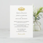 Chic Gold Lotus Flower Custom Wedding Invitation Kaart (Staand voorkant)