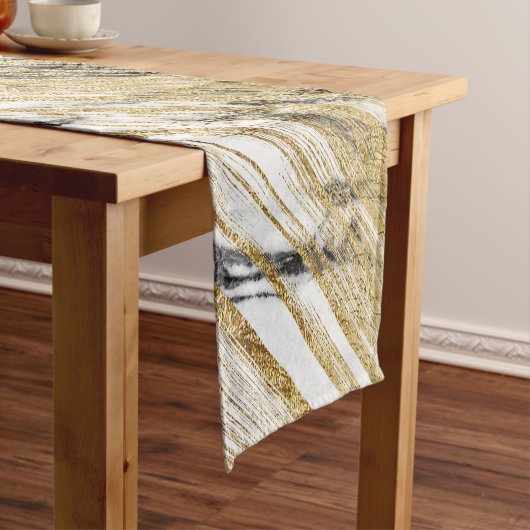 Chic Gold-penseelstreken op zwarte witte marmer Korte Tafelloper (Voorbeeld)