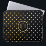 Chic Gold Polka Dots op zwart met monogram Laptop Sleeve<br><div class="desc">Dit ontwerp is een chic computer sleeve voor de mode bewust en biedt een gouden polka-puntpatroon boven een contrasterende zwarte achtergrond met overeenkomend rond lijst en aangepast monogram. Geef eenvoudig de steekproeftekst met uw initialen uit. De gouden kleuren die in dit ontwerp worden gebruikt, hebben subtiel in de schaduw en...</div>