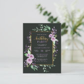 Chic Gold Script Paars Botanical Birthday Party Uitnodiging Briefkaart (Staand voorkant)