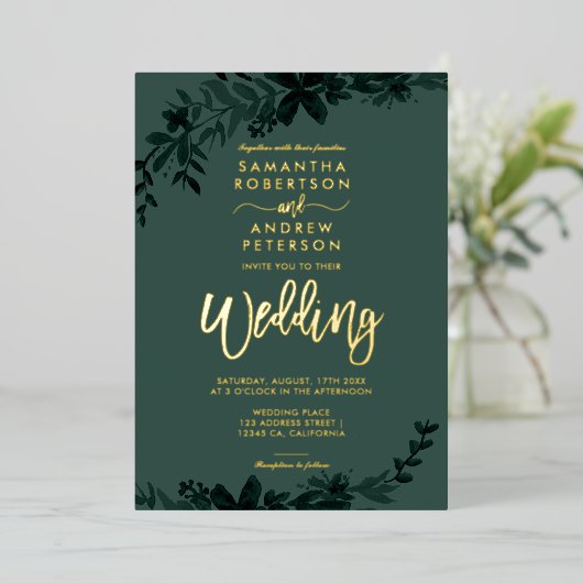 Chic Gold script typografie Floral green bruiloft Folie Uitnodiging (Staand Voorkant)
