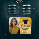 Chic Gold Sparkle Afstuderen Foto 2025 Afstuderen Magneet<br><div class="desc">Deze chique gouden fonkelende senior foto-afstuderen aankondigingsmagneet heeft een elegant zwart script naast je middelbare school of college afstuderen foto voor de seniorenklasse van 2025. Pas je aan met jouw naam in cursief schrift onder de mooie kalligrafie en stuur naar vrienden en familie.</div>