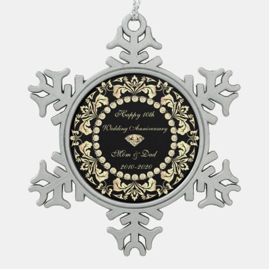 Chic Gold Swirls Diamonds 10th Wedding Jubileum Tin Sneeuwvlok Ornament (Voorkant)
