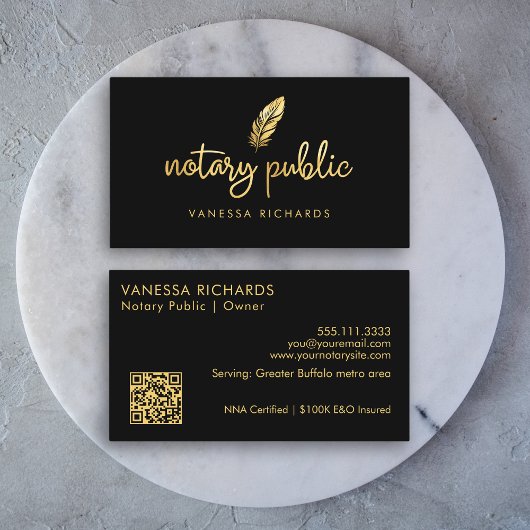 Chic Gouden Veer Notaris Naam Modern Script QR  Visitekaartje