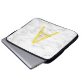 Chic Gray Yellow White Marble Script Name Monogram Laptop Sleeve (Voorkant onderkant)