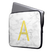 Chic Gray Yellow White Marble Script Name Monogram Laptop Sleeve (Voorkant Links)