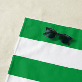 Chic Green en White Stripes Persoonlijk Strandlaken (In situ)