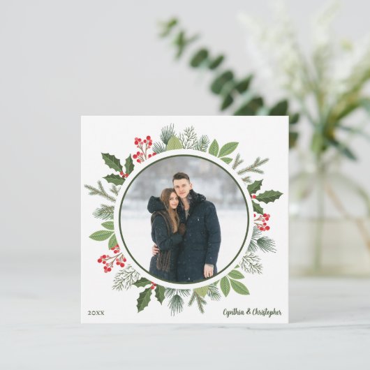 Chic Green Holly Christmas Wreath 2-zijdige foto Feestdagenkaart (Staand voorkant)