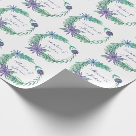 Chic Green Paars Floral Personalized Wedding Cadeaupapier (Hoek)