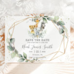 Chic Greenery Oerwoud Animals Baptisme Christening Save The Date<br><div class="desc">Personaliseer deze chique genderneutrale groen oerwoud bewaar de datum met uw eigen formulering gemakkelijk en snel. Klik op de knop verder aanpassen om de teksten te bewerken,  lettertypen en lettertypekleuren te wijzigen. Overeenkomende objecten beschikbaar in de winkel. c) The Happy Cat Studio</div>