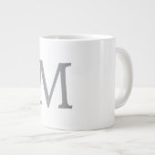 Chic Grey Initiaal Letter Monogram Modern Grote Koffiekop (Voorkant rechts)